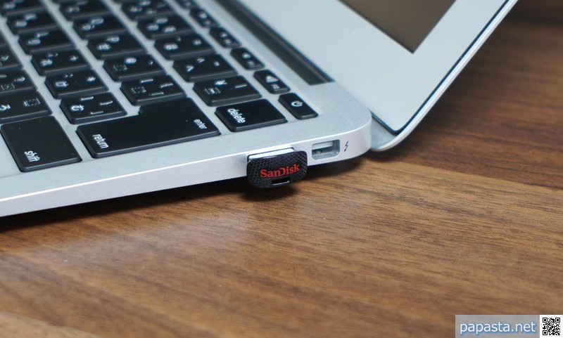 PCに挿しても出っ張らない